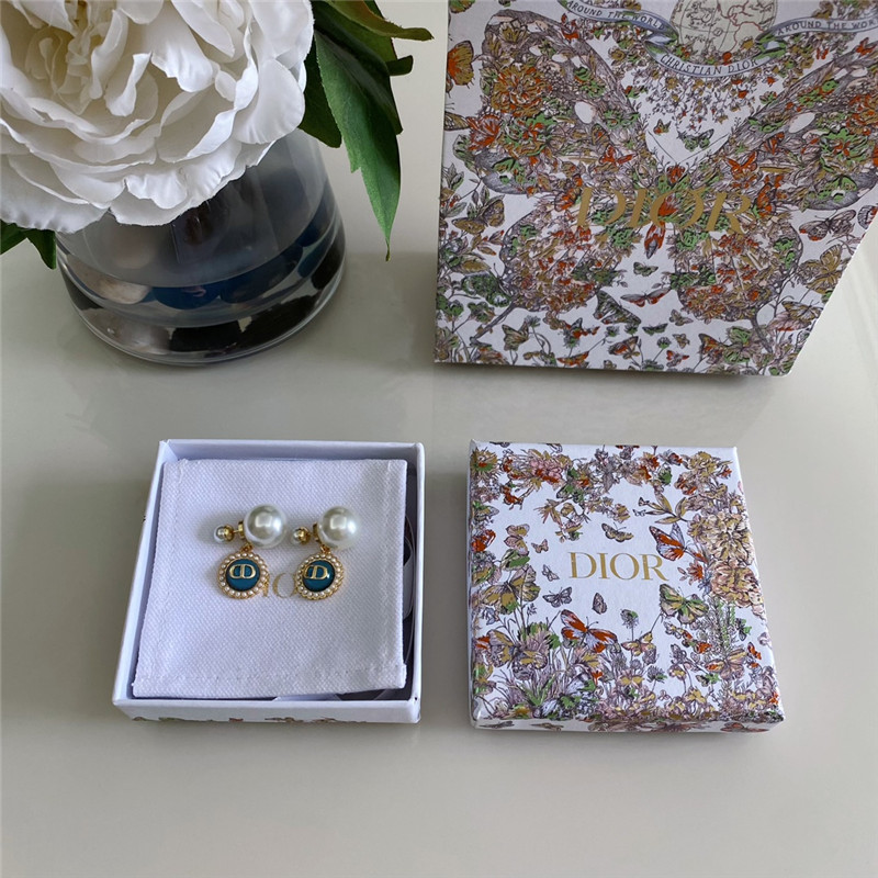 D10r glass pearl earrings