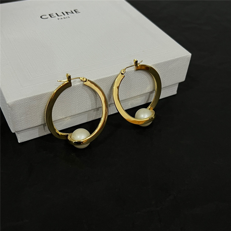 Ce1i*e new earrings