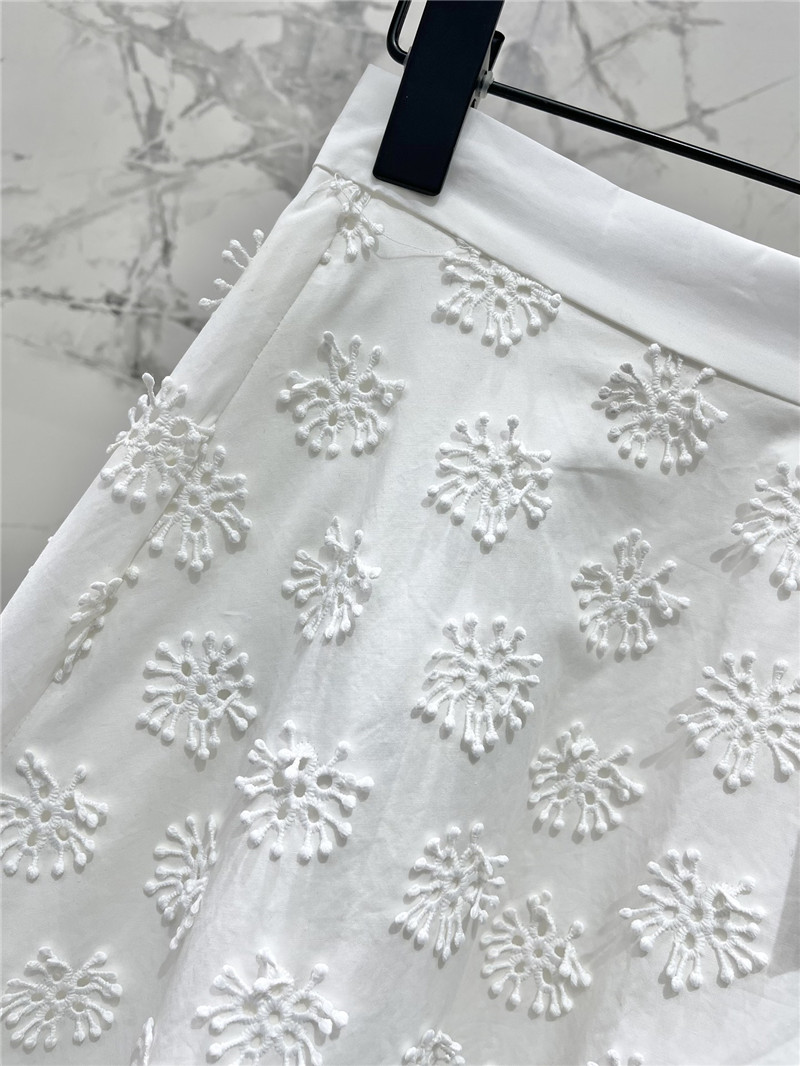Va1e*ntin0 hollow embroidered skirt