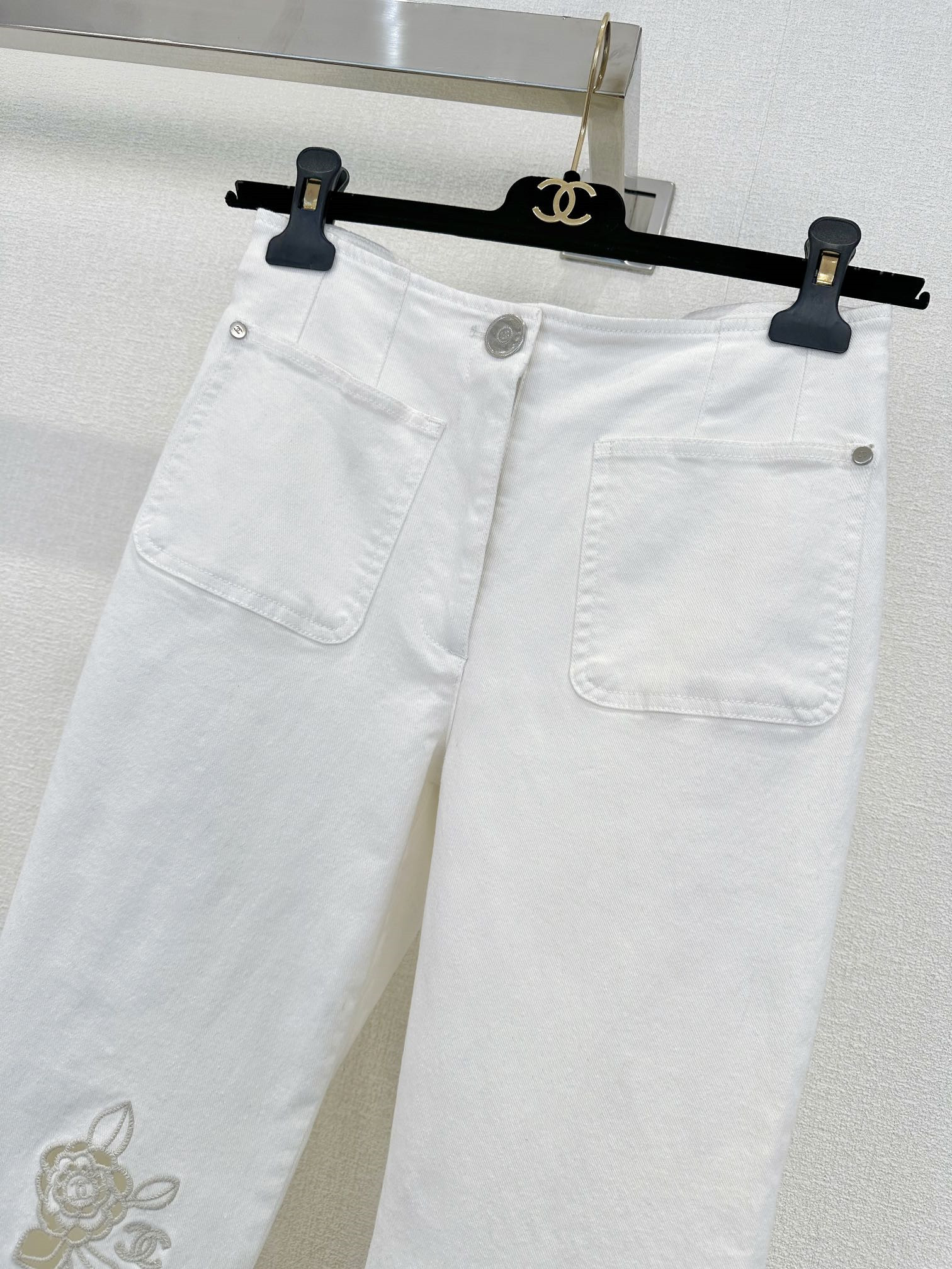 Ch**el white double pocket embroidered jeans