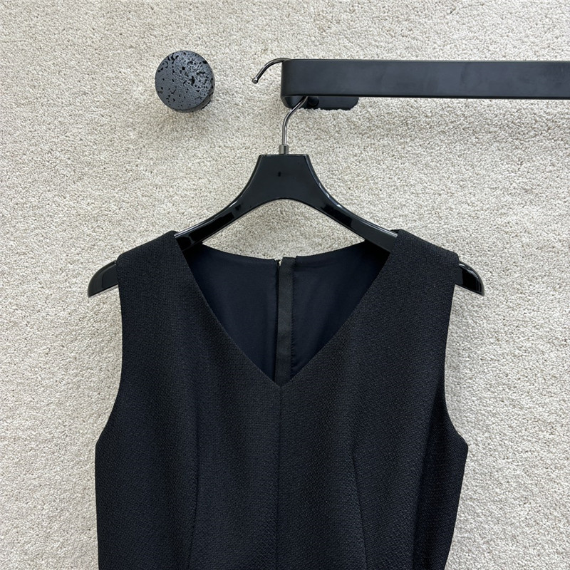 l0vis Vvtt0n lv sleeveless v-neck dress
