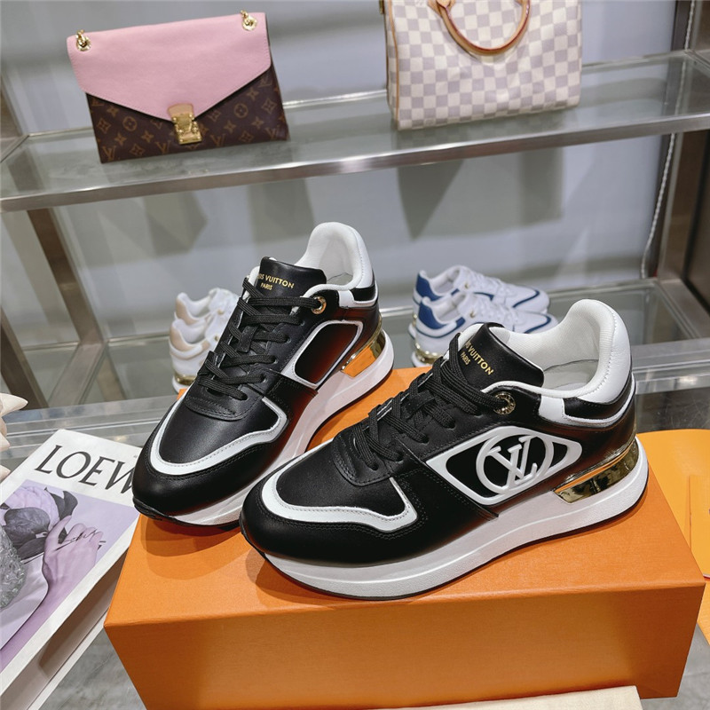 l0vis Vvtt0n women’s black lv run away sneakers