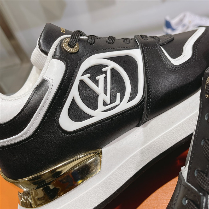 l0vis Vvtt0n women’s black lv run away sneakers
