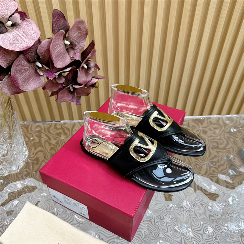 va1e*ntin0 hollow logo slippers Marg*e1a replica shoes