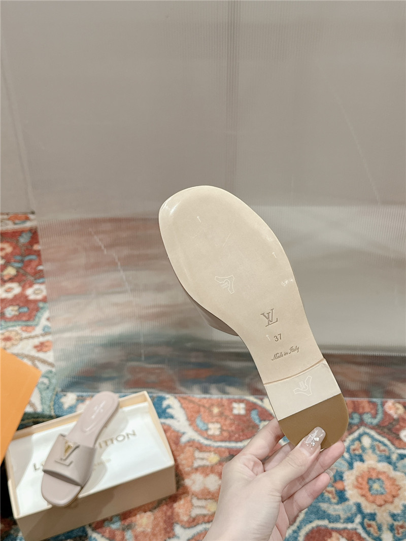 l0vis Vvtt0n lv flat sandals best replica shoes website