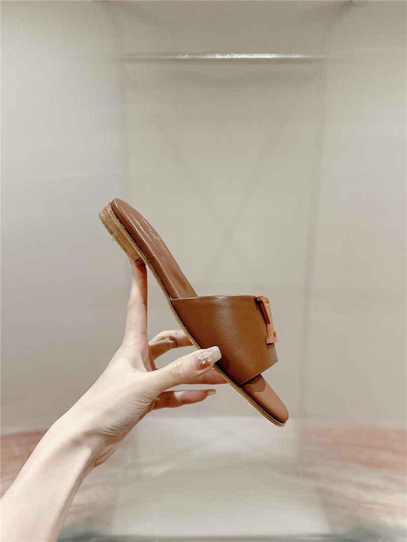 l0vis Vvtt0n lv flat sandals best replica shoes website