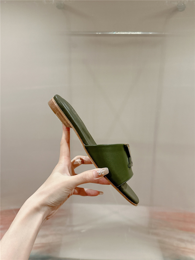 l0vis Vvtt0n lv flat sandals best replica shoes website