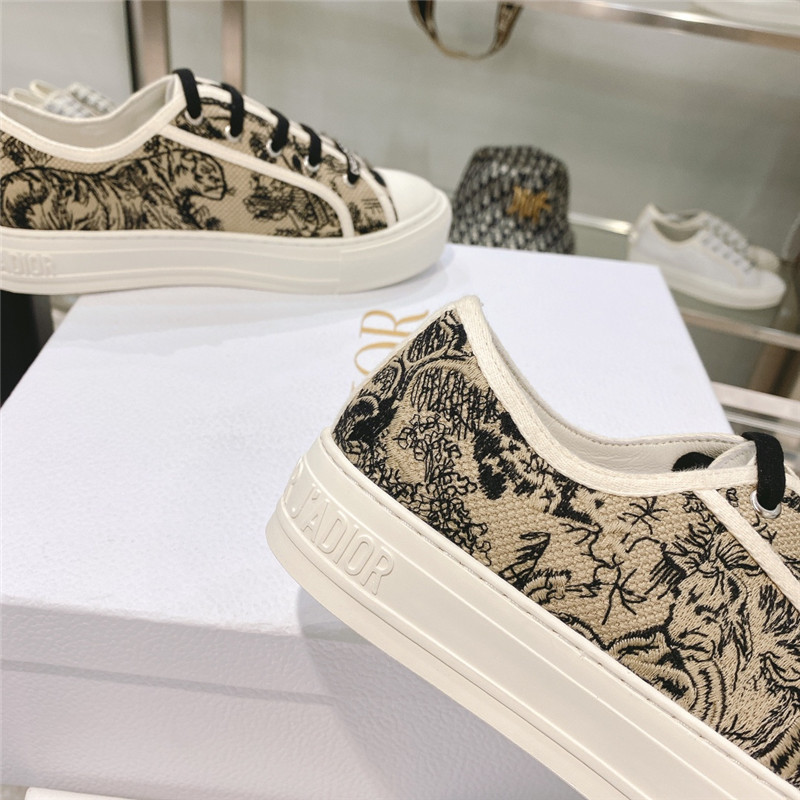 D10r walk’n sneakers