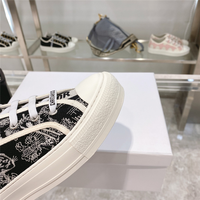 D10r embroidered walk’n sneakers