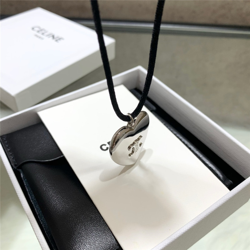 Ce1i*e love arc de triomphe necklace
