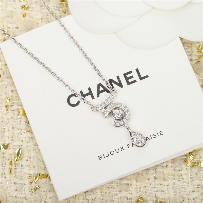 Ch**el n??5 necklace