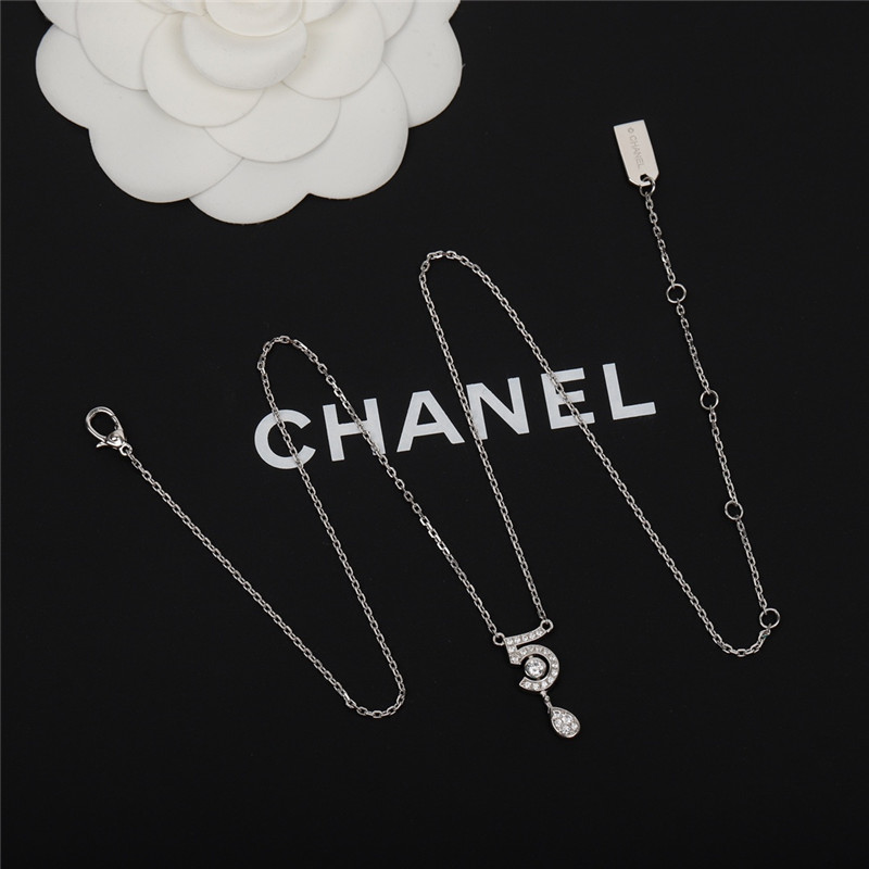 Ch**el n??5 necklace