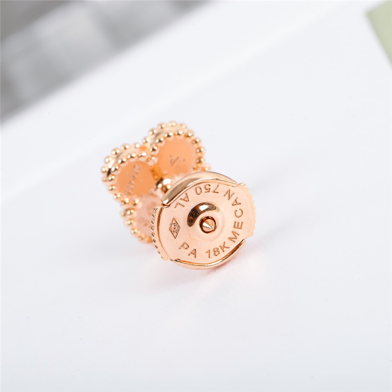 M1um1u single flower earrings