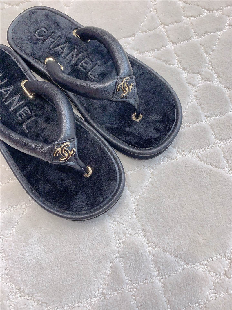 Ch**el logo lambskin leather flip-flops