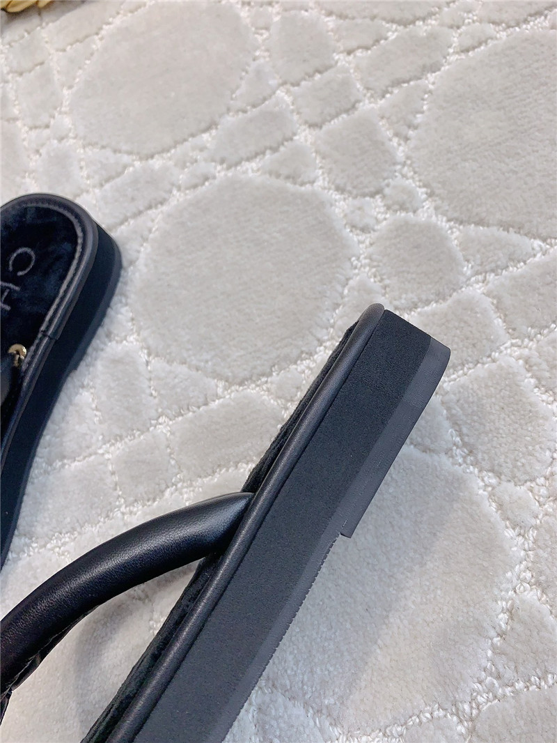 Ch**el logo lambskin leather flip-flops
