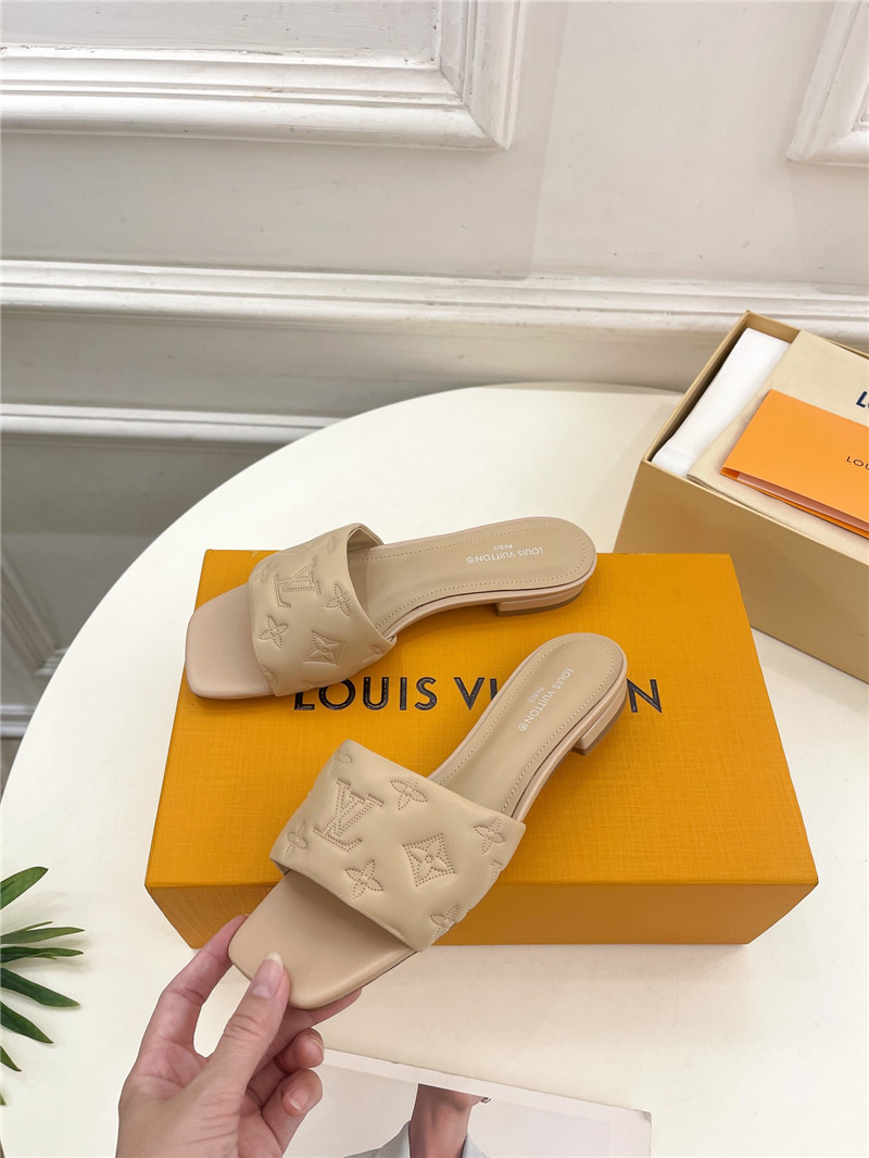 l0vis Vvtt0n revival flat mules beige