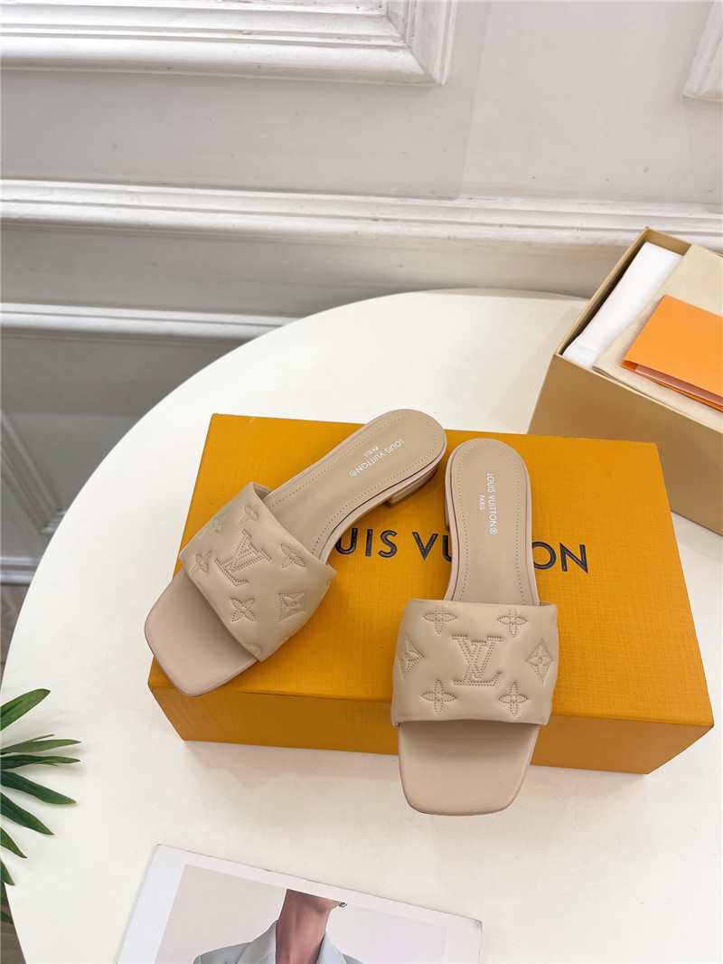 l0vis Vvtt0n revival flat mules beige