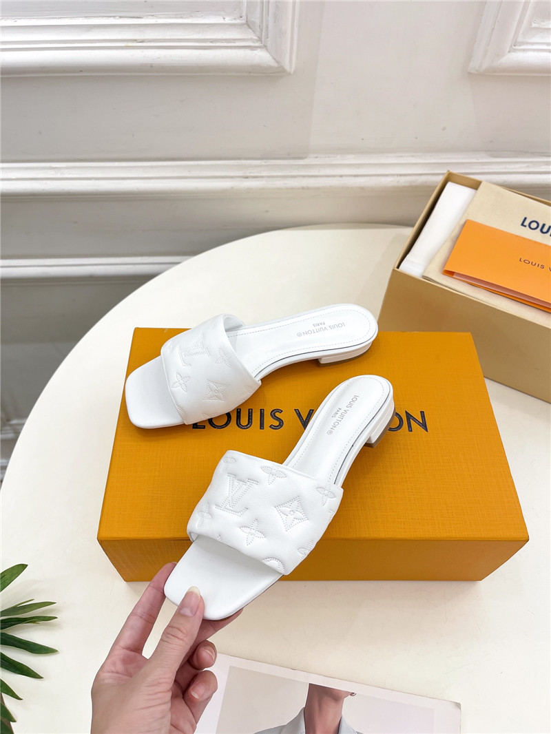 l0vis Vvtt0n revival flat mules white