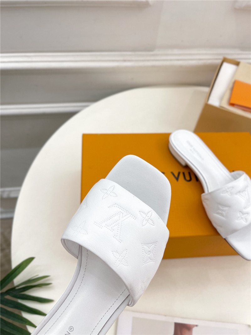l0vis Vvtt0n revival flat mules white