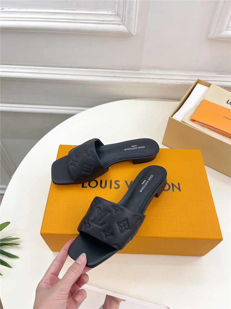l0vis Vvtt0n revival flat mules black