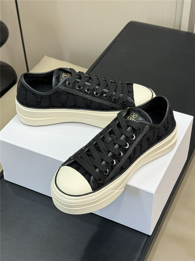 Va1e*ntin0 black canvas flat sneakers
