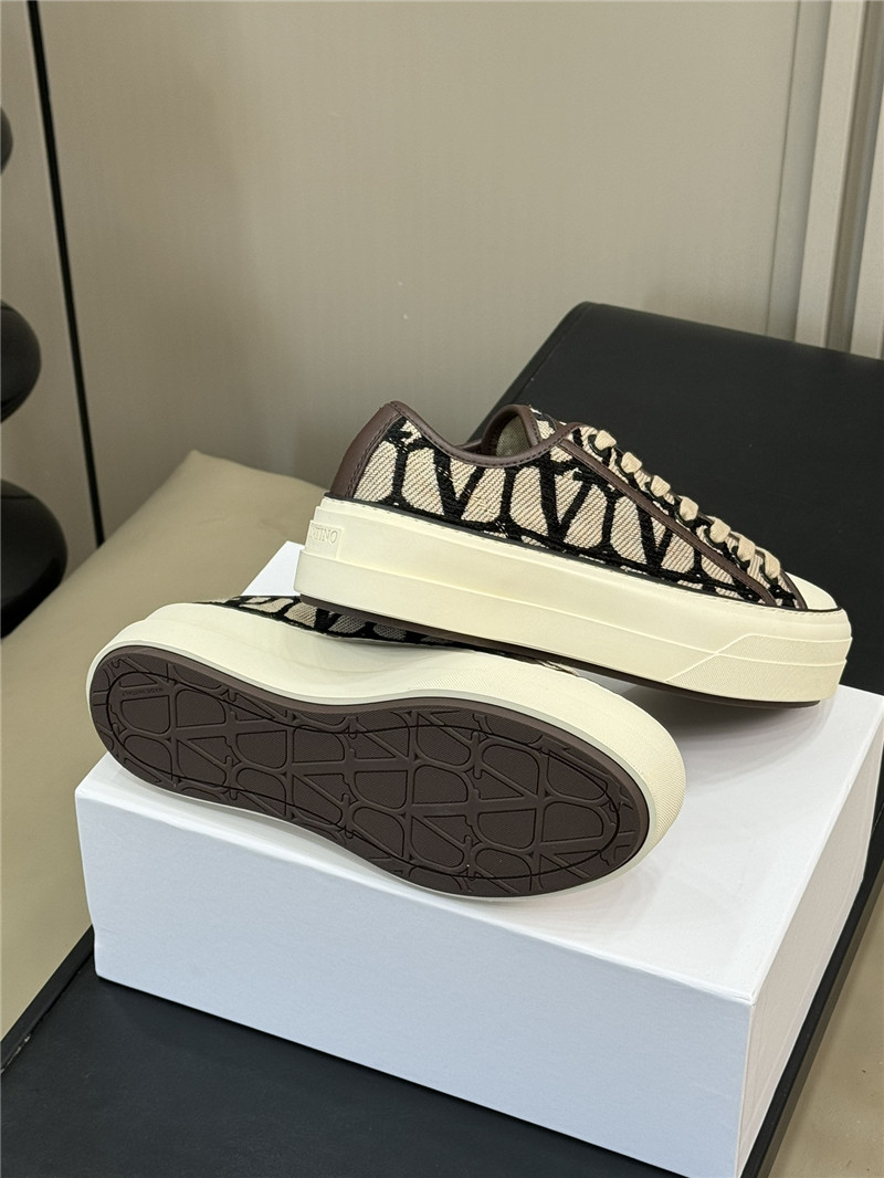 Va1e*ntin0 gray canvas flat sneakers