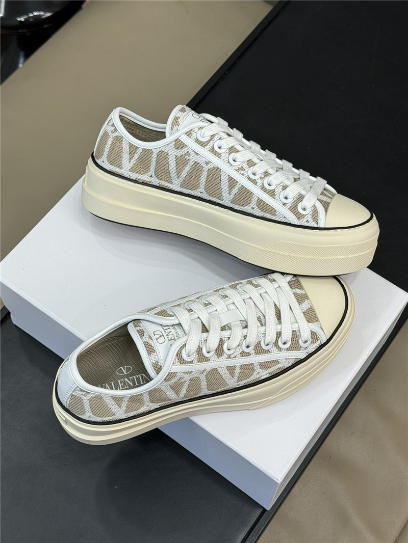 Va1e*ntin0 beige canvas flat sneakers