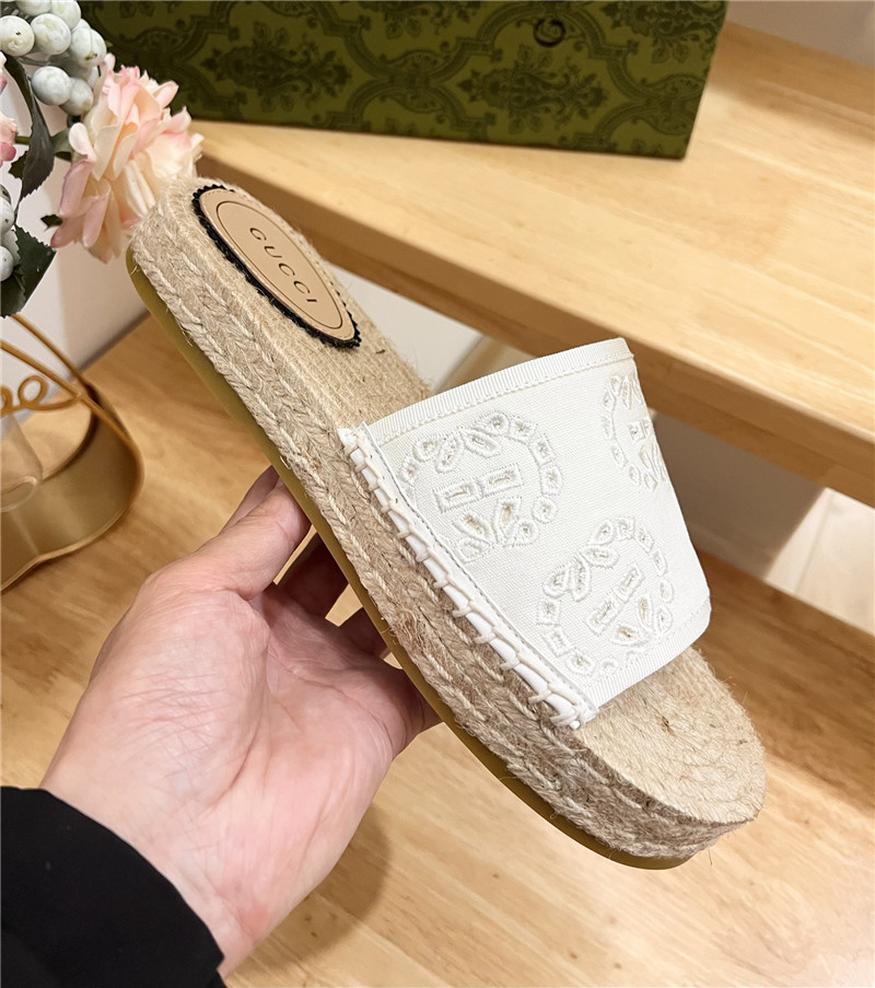 Gvc*1 interlocking g espadrille slides white