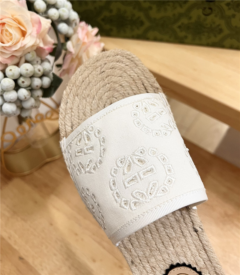 Gvc*1 interlocking g espadrille slides white