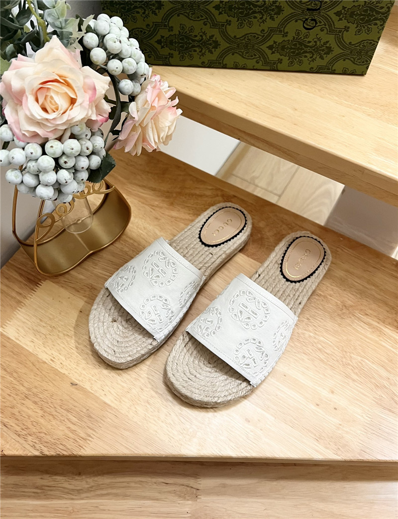 Gvc*1 interlocking g espadrille slides white