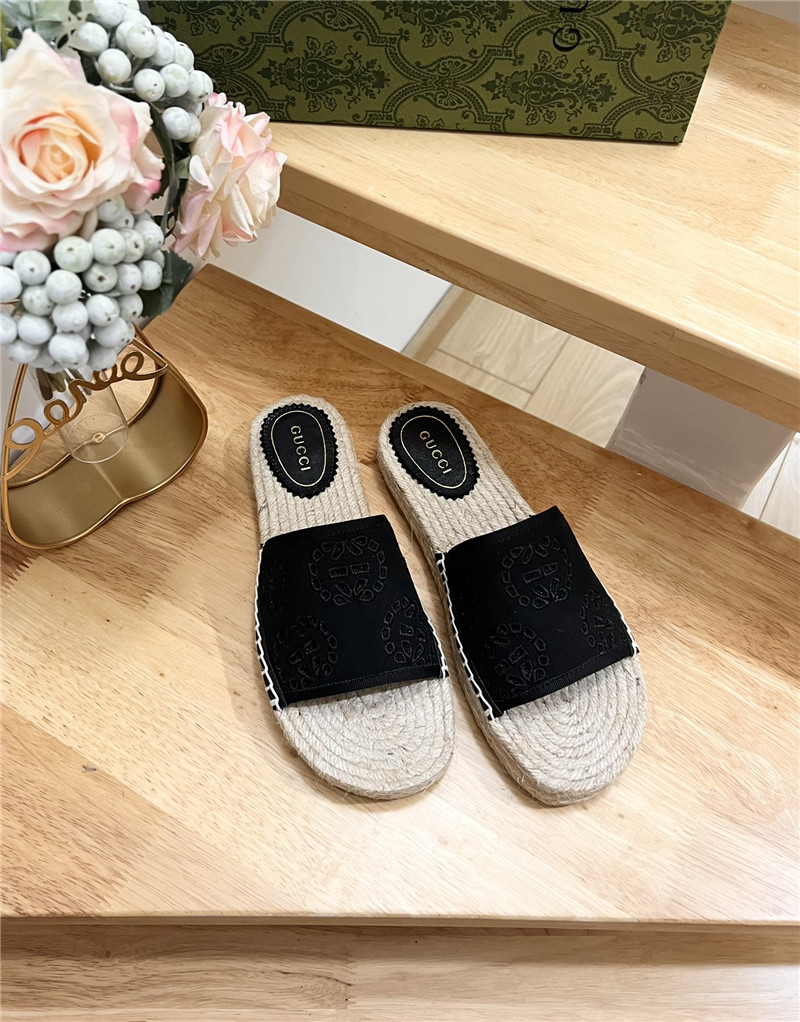 Gvc*1 interlocking g espadrille slides black
