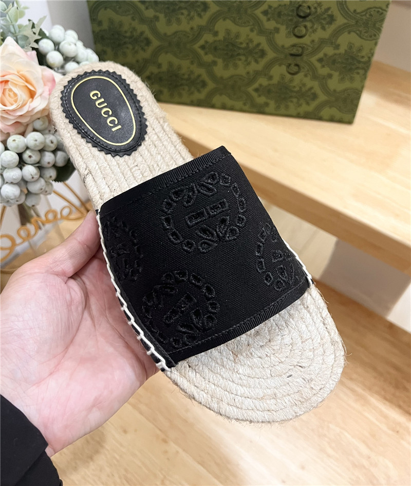 Gvc*1 interlocking g espadrille slides black