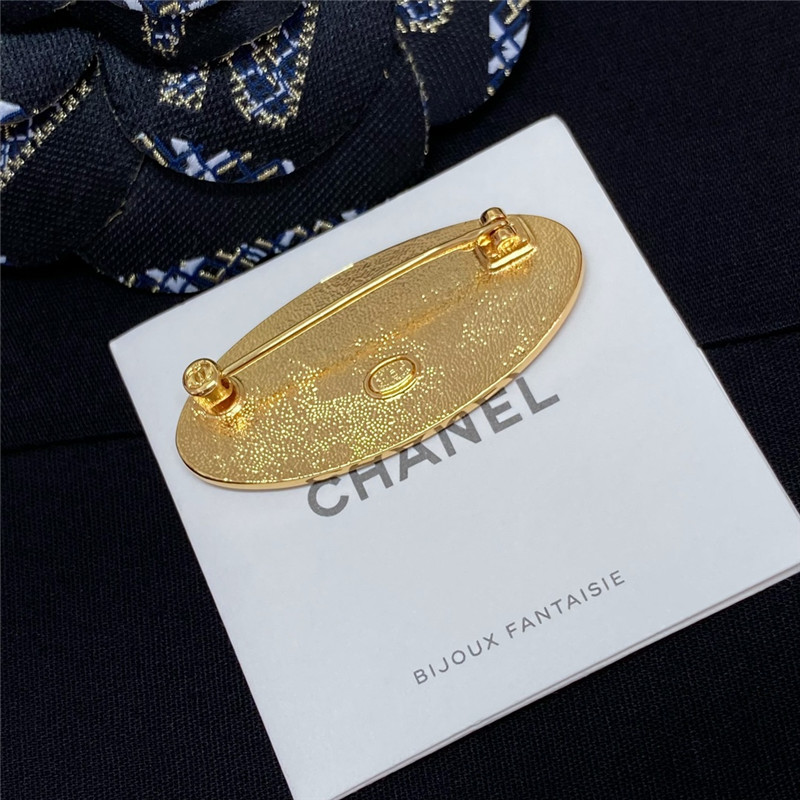 Ch**el english letter enamel brooch