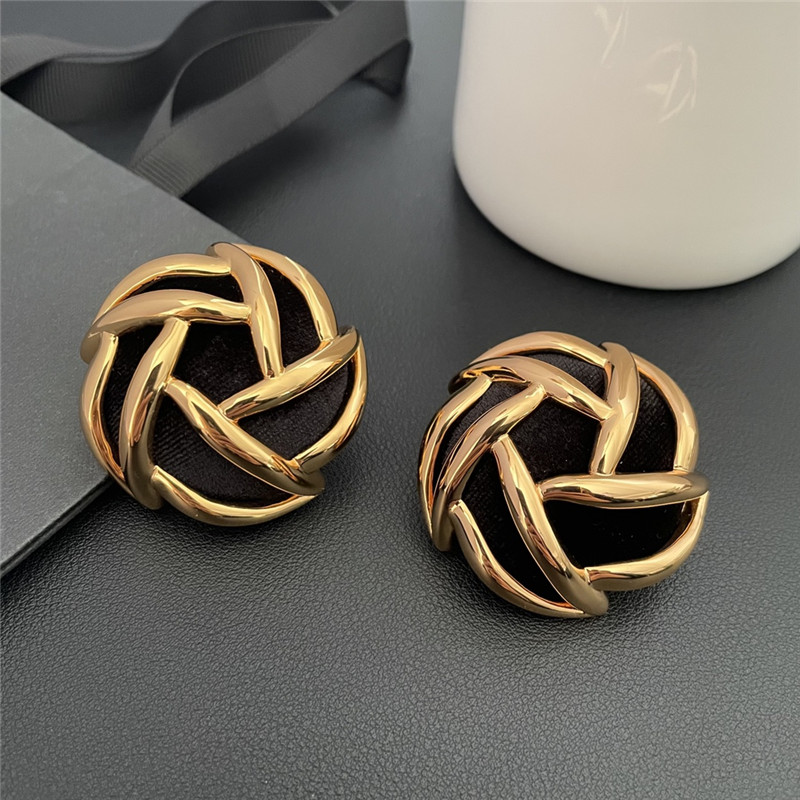 Y51 vintage floral ear clips