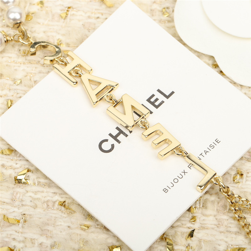 Ch**el letter pearl bracelet