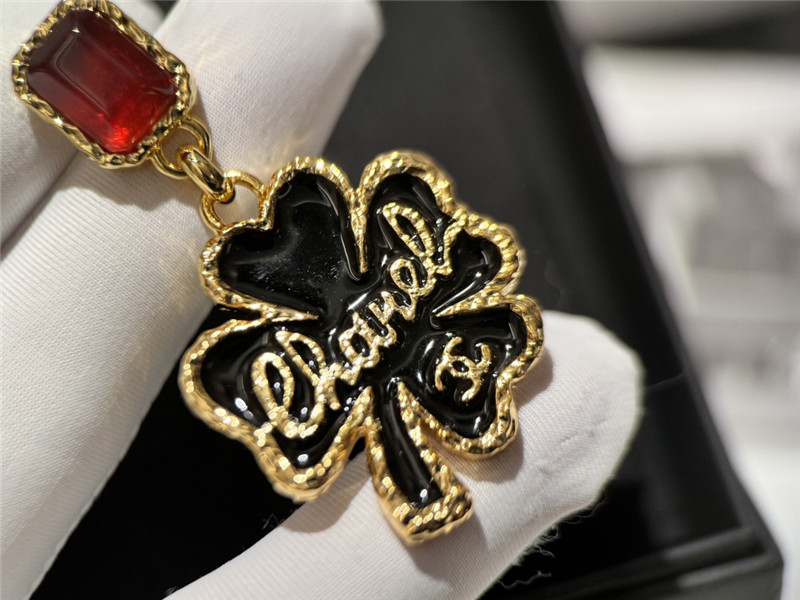 ch**el red D1am0nd gold edge lava earrings