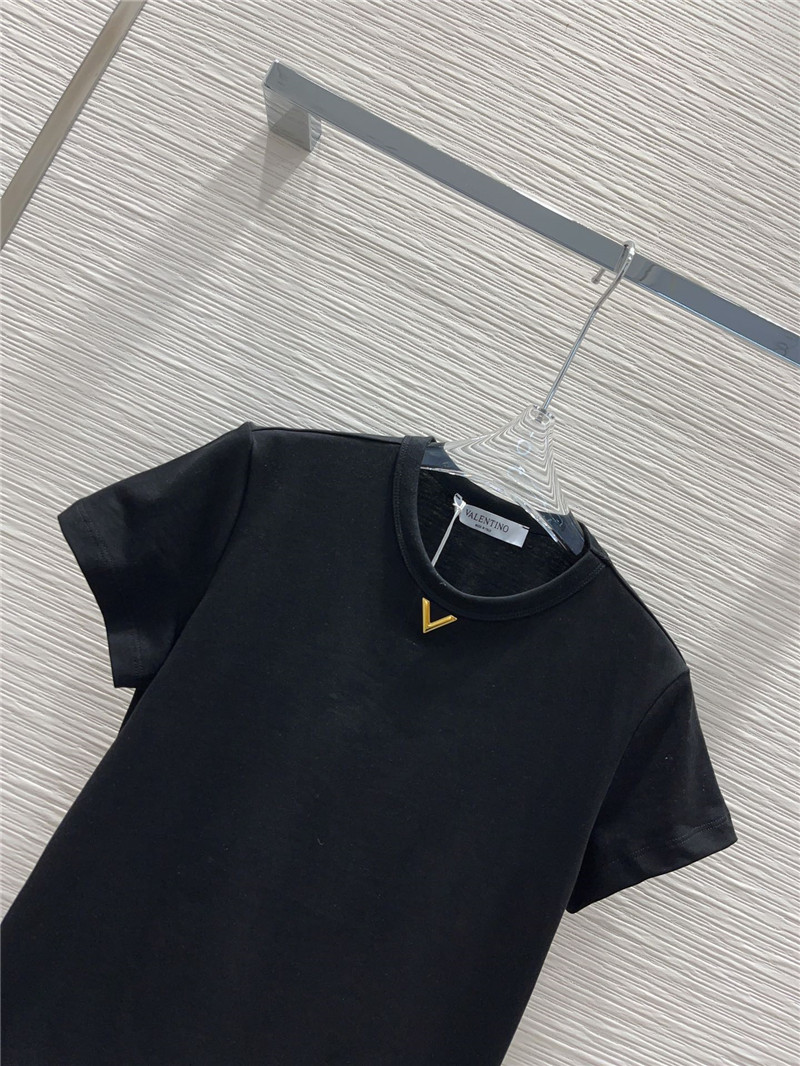 Va1e*ntin0 v-buckle hardware t-shirt replica designer clothes