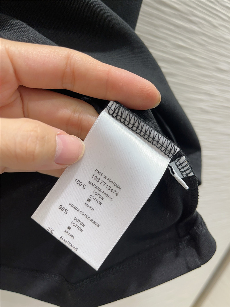Va1e*ntin0 v-buckle hardware t-shirt replica designer clothes