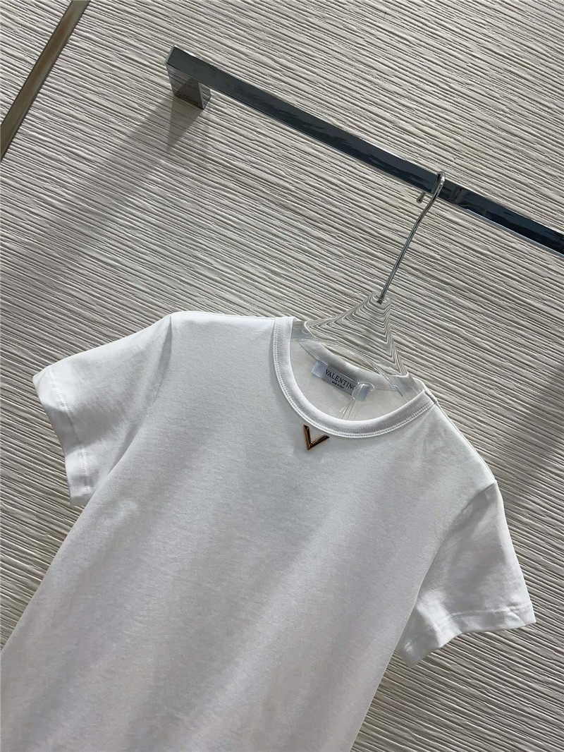 Va1e*ntin0 v-buckle hardware t-shirt replica designer clothes