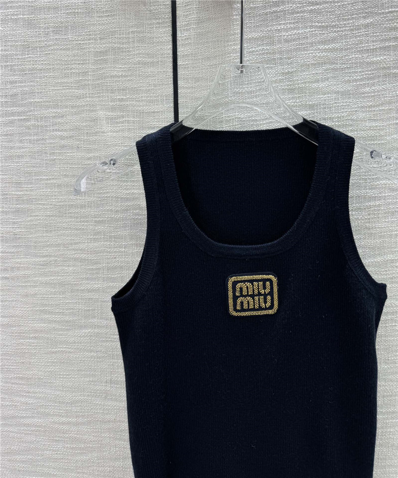M1um1u gold thread logo knitted vest replicas clothes