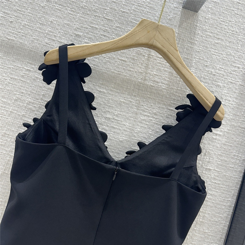 Va1e*ntin0 suspender black dress replica clothing