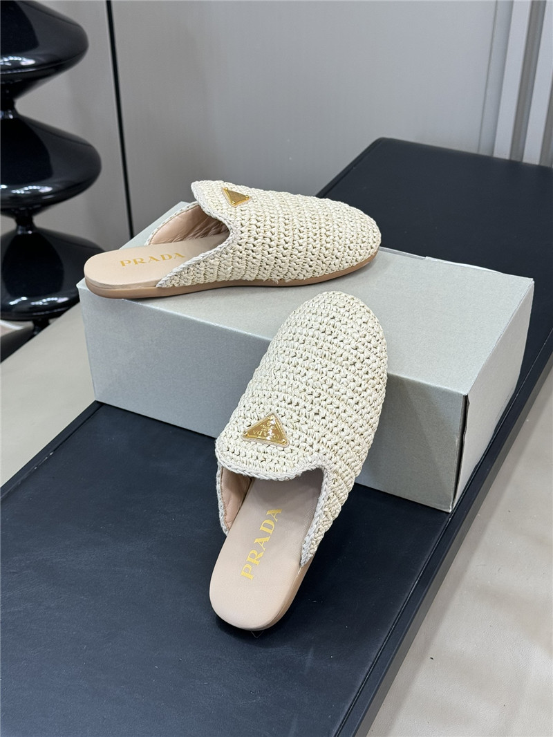 Pra*a crochet mules beige