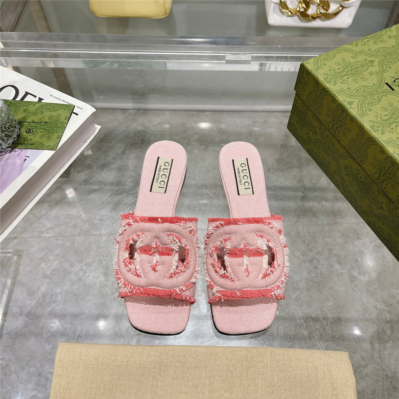 Gvc*1 interlocking g slide sandal pink canvas