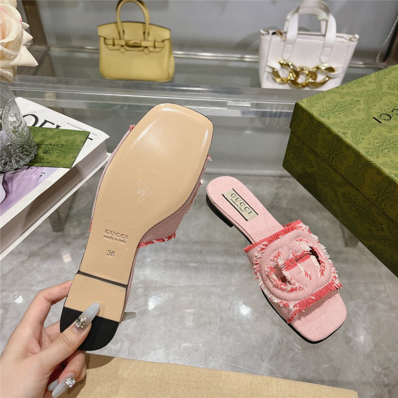 Gvc*1 interlocking g slide sandal pink canvas