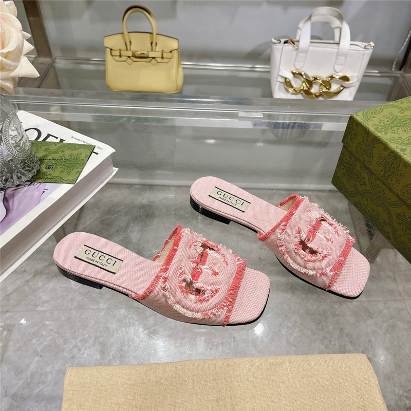 Gvc*1 interlocking g slide sandal pink canvas