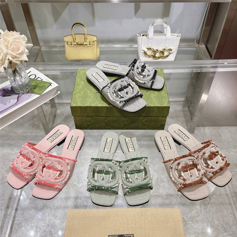 Gvc*1 interlocking g slide sandal pink canvas