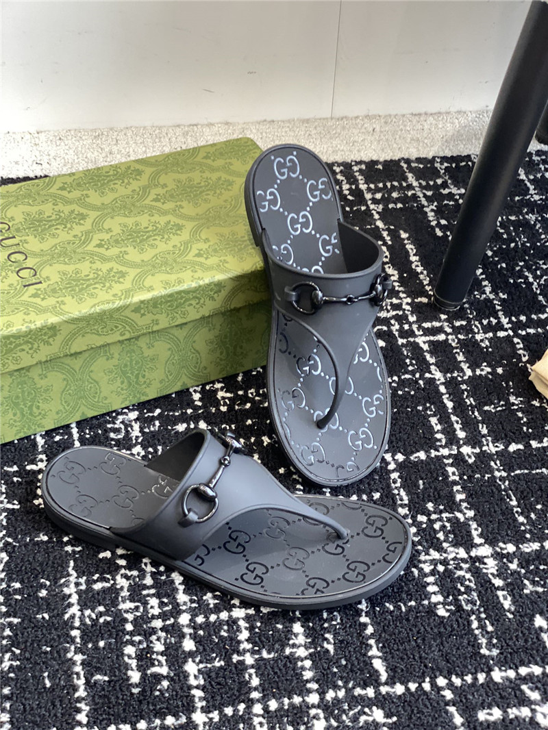 Gvc*1 horsebit thong sandals in black