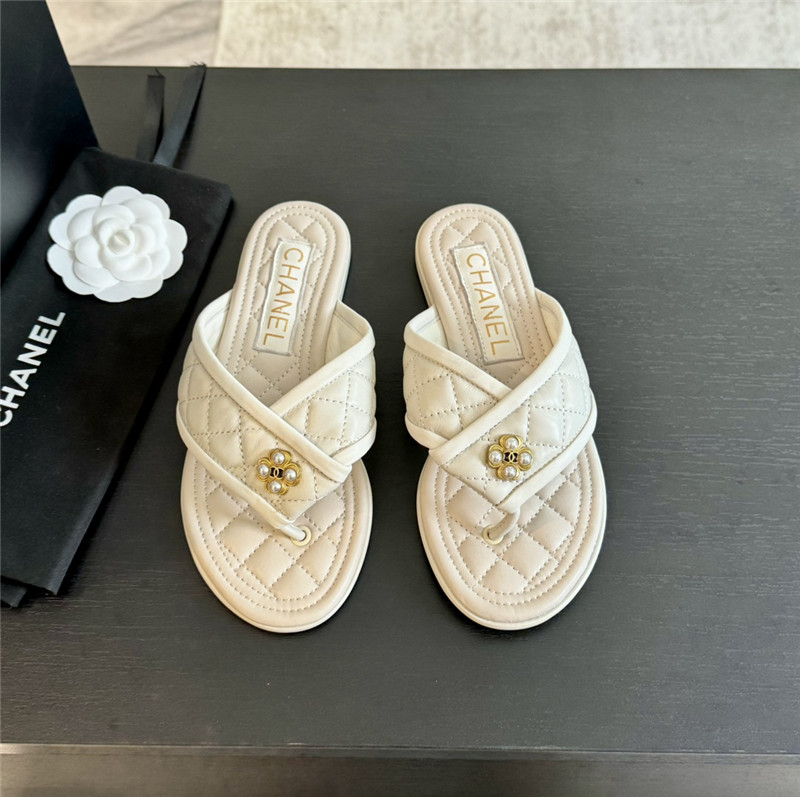 Ch**el tweed white flats flip flop