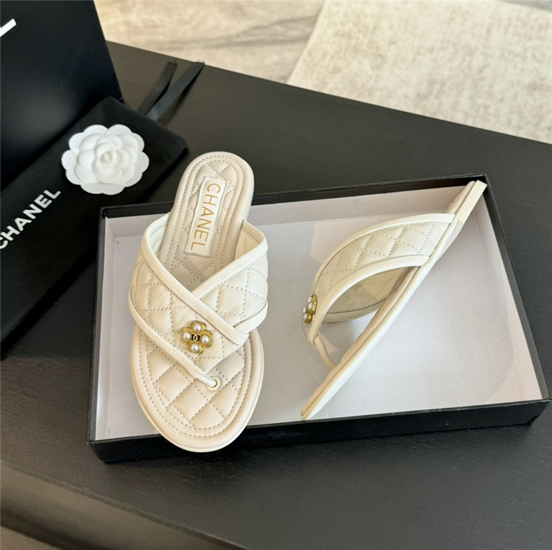 Ch**el tweed white flats flip flop