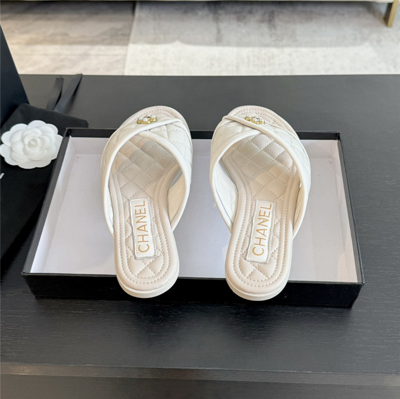 Ch**el tweed white flats flip flop